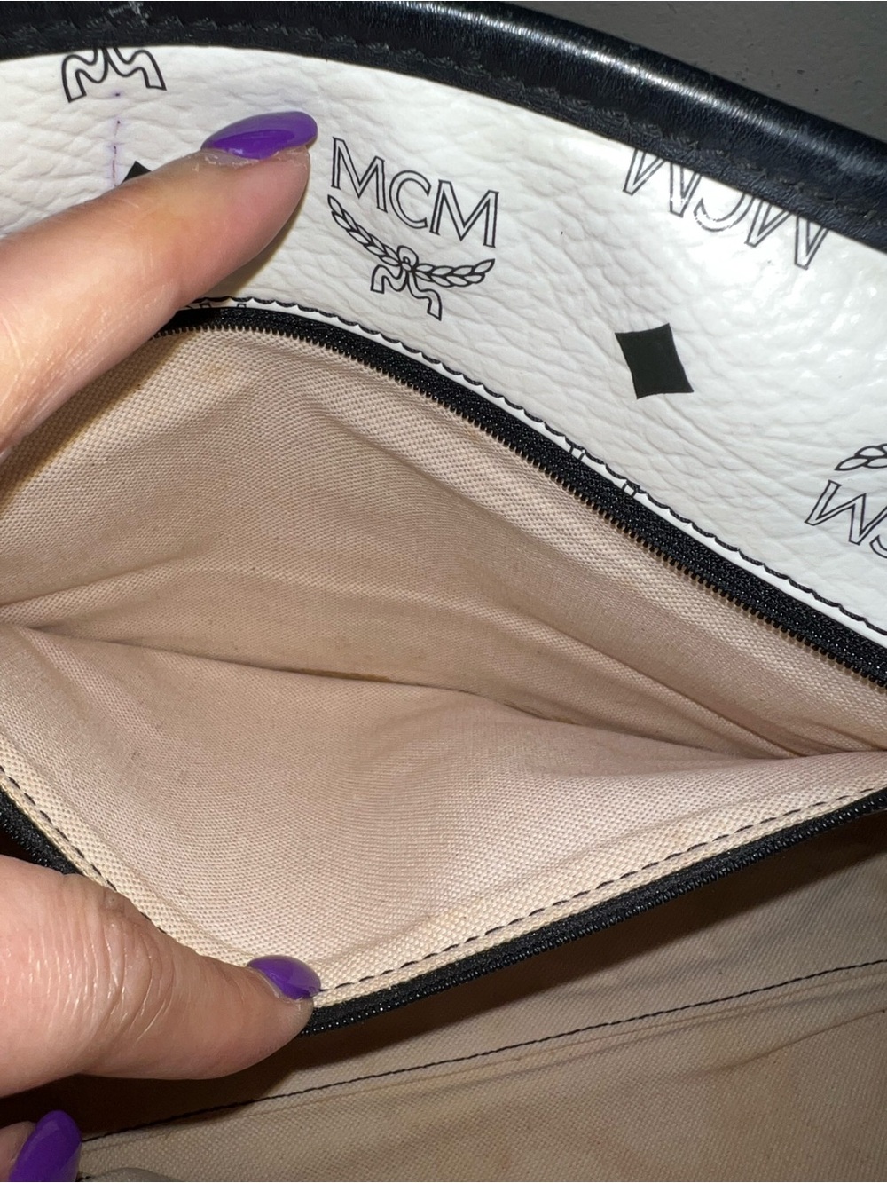 AUTH MCM WHITE TOTE - Picture 10 of 16